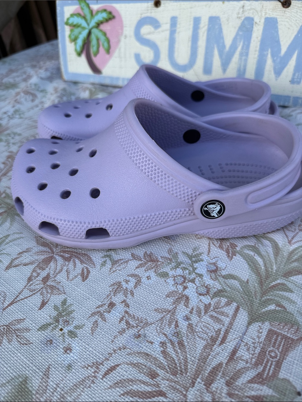 CROCS unisex Classic Clog in Light Lavender line new hard to find W8 M6.